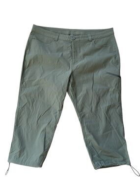 Eddie Bauer Green Cargo Capri Pants Size 16
